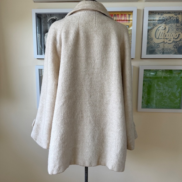 Stunning Vintage 70s oversized ivory wool swing coat - Picture 2 of 11